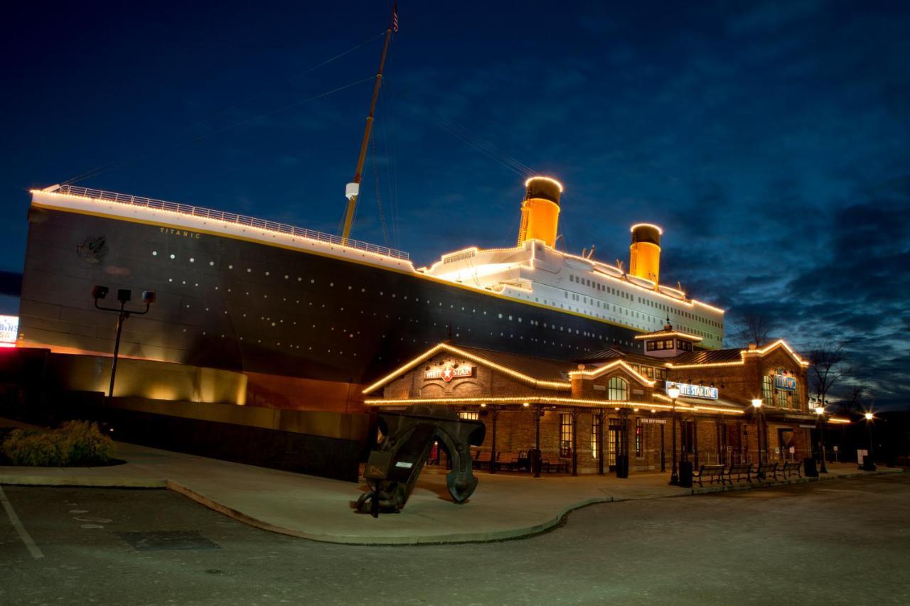 A Stones Throw, You Get 1089 Free Attraction Tickets Per Paid Day, Dollywood And Much More! Pigeon Forge Bagian luar foto