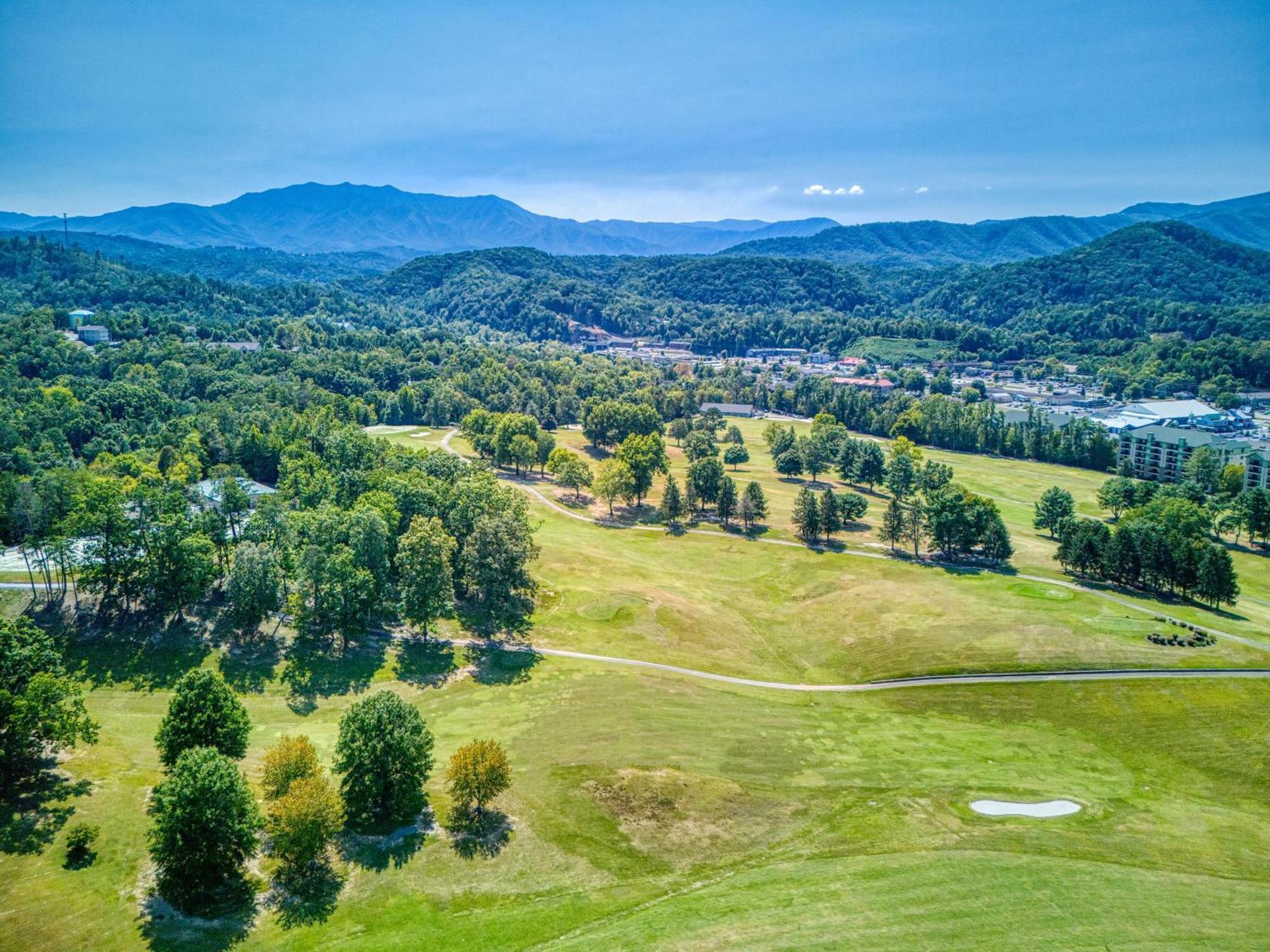 A Stones Throw, You Get 1089 Free Attraction Tickets Per Paid Day, Dollywood And Much More! Pigeon Forge Bagian luar foto